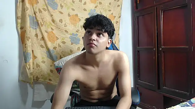 Snapshot of alice_julls chatting on 10, 7, 2026 alice julls online show from 10, 7, 2026
