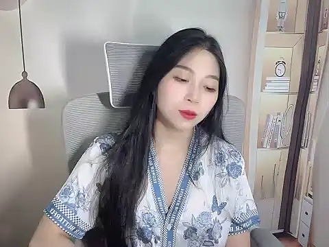 Strawberry18x online show from 28, 9, 2025