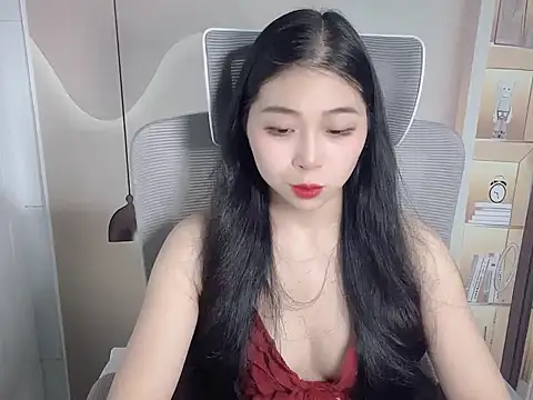 Strawberry18x online show from 7, 10, 2025