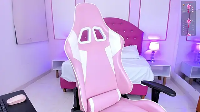 STEFANY MOLL online show from 5, 11, 2025