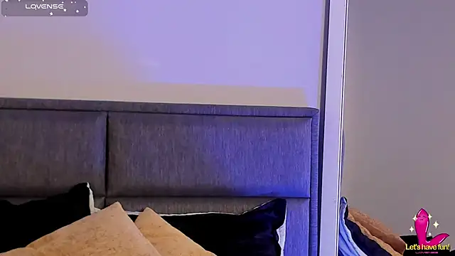 Emma  clark  online show from 9, 10, 2025