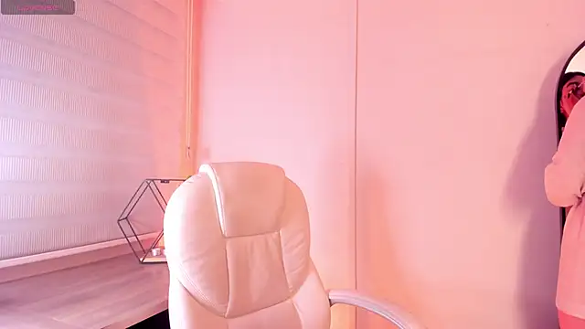 Emma  clark  online show from 19, 12, 2025