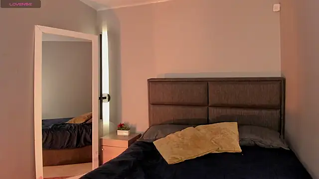 Emma  clark  online show from 22, 4, 2026