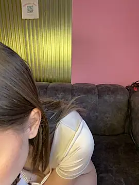 PrettyAmber online show from 1, 2, 2026