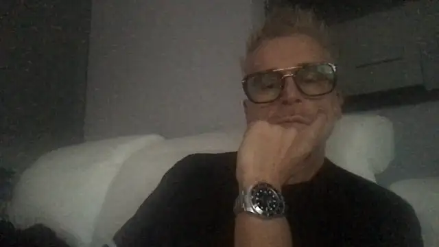 Snapshot of Axl_hot chatting on 25, 9, 2025 Axl hot online show from 25, 9, 2025