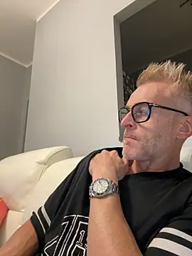 Snapshot of Axl_hot chatting on 26, 9, 2025 Axl hot online show from 26, 9, 2025