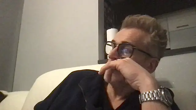 Axl hot online show from 5, 2, 2026