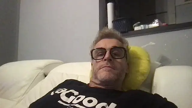 Axl hot online show from 9, 2, 2026