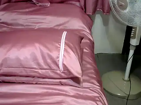 CREAMY BANANA online show from 18, 5, 2026