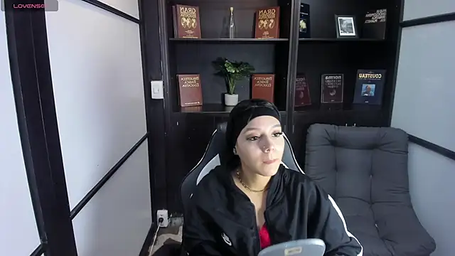 IvonnePrince  online show from 7, 10, 2025