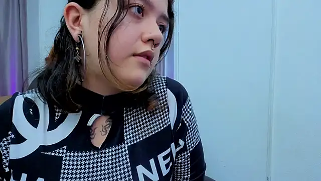 Snapshot of Niaa_Stark chatting on 23, 4, 2026 Niaa Stark online show from 23, 4, 2026