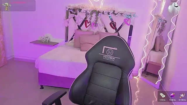 ZURY TAY online show from 30, 10, 2025