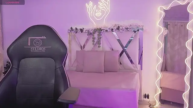 ZURY TAY online show from 17, 4, 2026