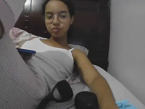 Snapshot of BabygirlCaramelo chatting on 3, 10, 2025 BabygirlCaramelo online show from 3, 10, 2025