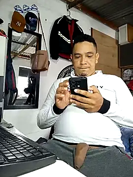 Snapshot of Cristianherrera chatting on 12, 10, 2025 Cristianherrera online show from 12, 10, 2025