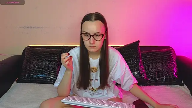 Kelly Cartier online show from 14, 10, 2025