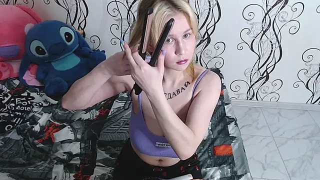 RoyAngela online show from 8, 4, 2026