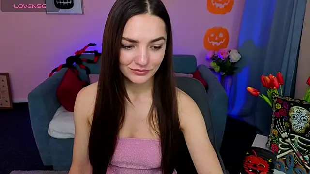 MyEllaLuvs online show from 27, 10, 2025