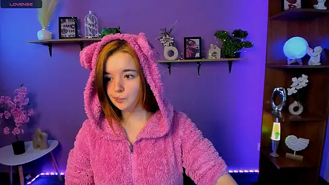 nika-still online show from 4, 4, 2026