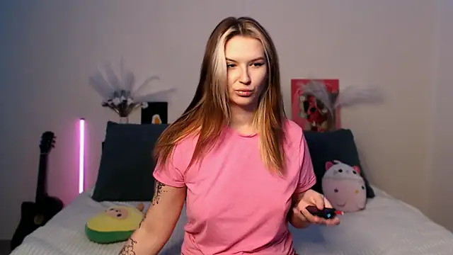 Snapshot of EileenKenner chatting on 5, 12, 2025 EileenKenner online show from 5, 12, 2025