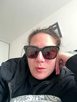 melanie75020 online show from 7, 1, 2026