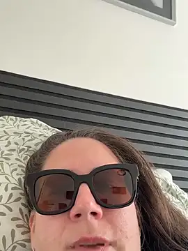 melanie75020 online show from 16, 2, 2026