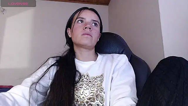 Skylar Serenity online show from 27, 11, 2025