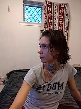 Snapshot of HoneySquirrel chatting on 15, 10, 2025 HoneySquirrel online show from 15, 10, 2025