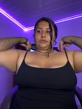 Snapshot of Nicky-222 chatting on 4, 12, 2025 Nicky-222 online show from 4, 12, 2025