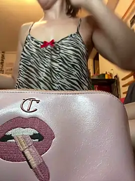 Snapshot of DahliaVonLure chatting on 10, 6, 2026 DahliaVonLure online show from 10, 6, 2026