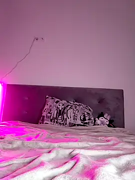 DragonFoxie online show from 16, 12, 2025