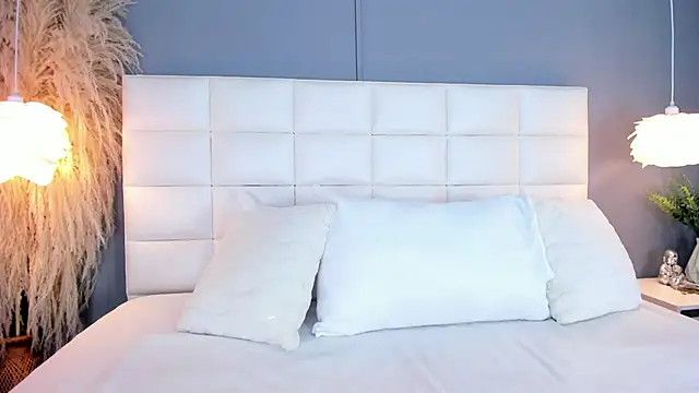 MiaVixen  online show from 21, 11, 2025