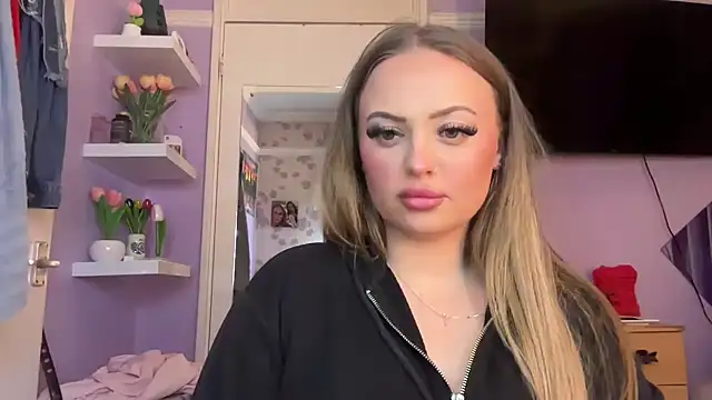 SexySashaxox online show from 19, 4, 2026