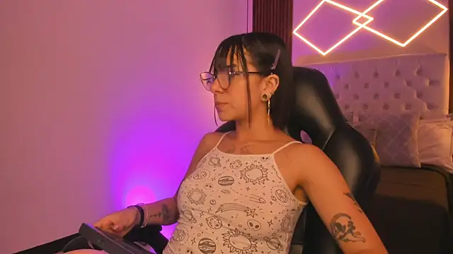 ZamabyCrucie online show from 1, 2, 2026