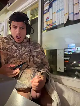 Snapshot of StrokingDaddy4 chatting on 15, 4, 2026 StrokingDaddy4 online show from 15, 4, 2026