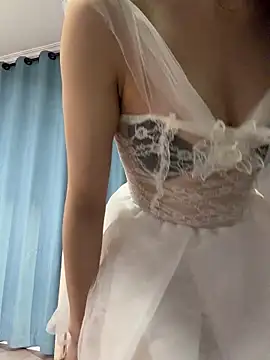 Yiyi-707 online show from 25, 2, 2026