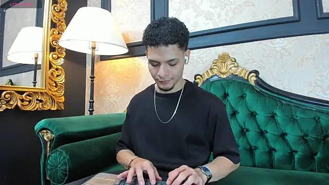 Snapshot of AlessandroKiing chatting on 6, 4, 2026 AlessandroKiing online show from 6, 4, 2026