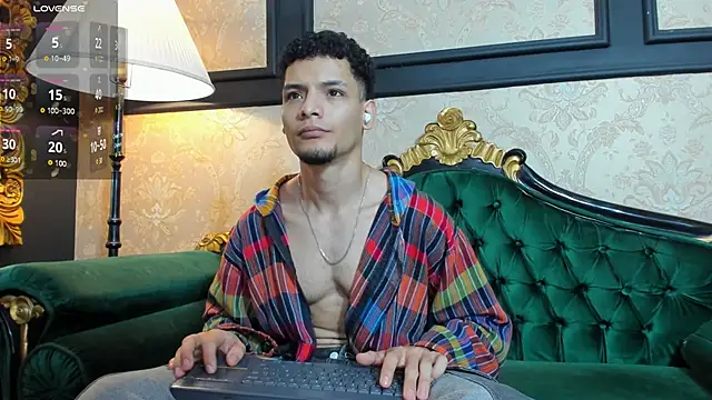 Snapshot of AlessandroKiing chatting on 8, 4, 2026 AlessandroKiing online show from 8, 4, 2026