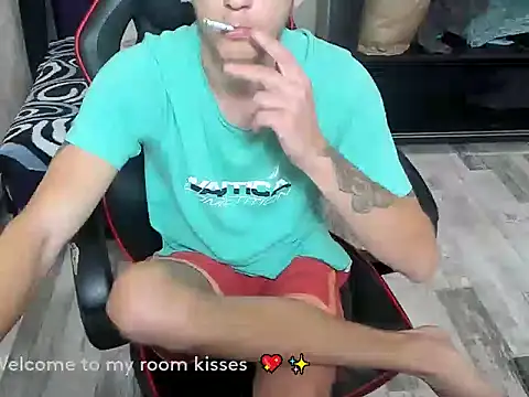 HugeDickFuck online show from 28, 10, 2025