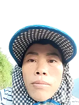 Snapshot of CoMay003 chatting on 13, 10, 2025 CoMay003 online show from 13, 10, 2025