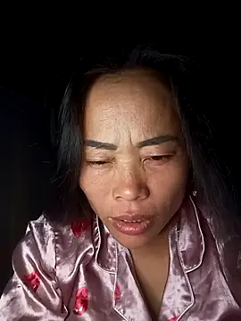 Snapshot of CoMay003 chatting on 28, 10, 2025 CoMay003 online show from 28, 10, 2025