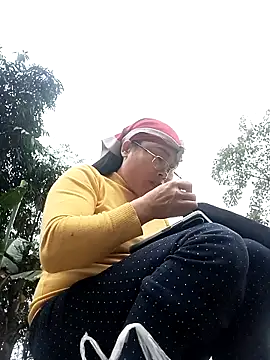 Snapshot of CoMay003 chatting on 12, 11, 2025 CoMay003 online show from 12, 11, 2025