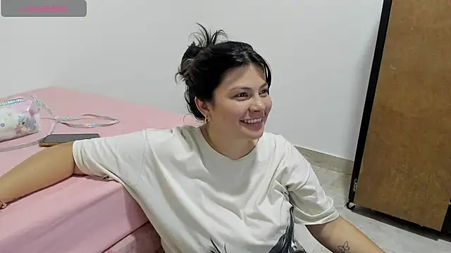 Snapshot of Milosatr chatting on 8, 10, 2025 Milosatr online show from 8, 10, 2025