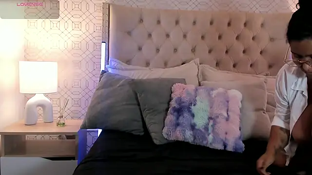 BellaNixs online show from 16, 11, 2025