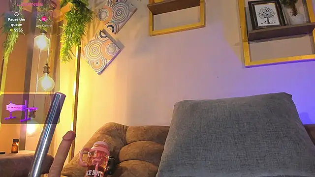 RACHELRUIZ online show from 18, 10, 2025