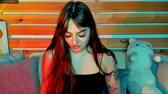 Emily Tylerr online show from 25, 11, 2025