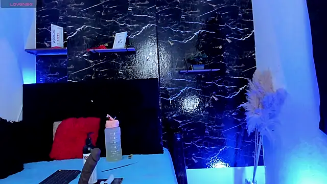 lyan hots online show from 4, 10, 2025