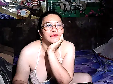 Snapshot of Adeline05 chatting on 14, 9, 2025 Adeline05 online show from 14, 9, 2025