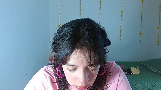 Snapshot of sajecrismaa chatting on 6, 1, 2026 sajecrismaa online show from 6, 1, 2026