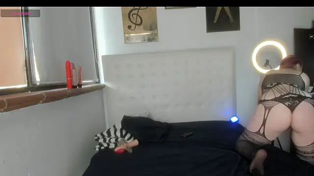 Roxannelorence  online show from 13, 11, 2025